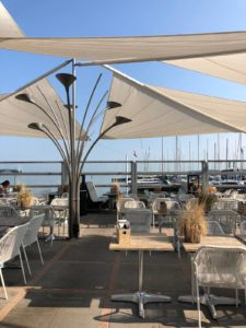 Restaurant Strandtent Muiderberg - Terras aan het strand Zeemeeuw