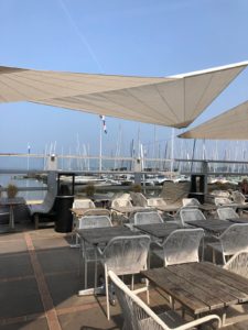Terras aan het water Muiderberg - Restaurant Zeemeeuwa