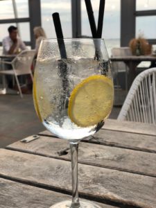 Cocktails op het strand - Restaurant Muiderberg - Strandpaviljoen de Zeemeeuw